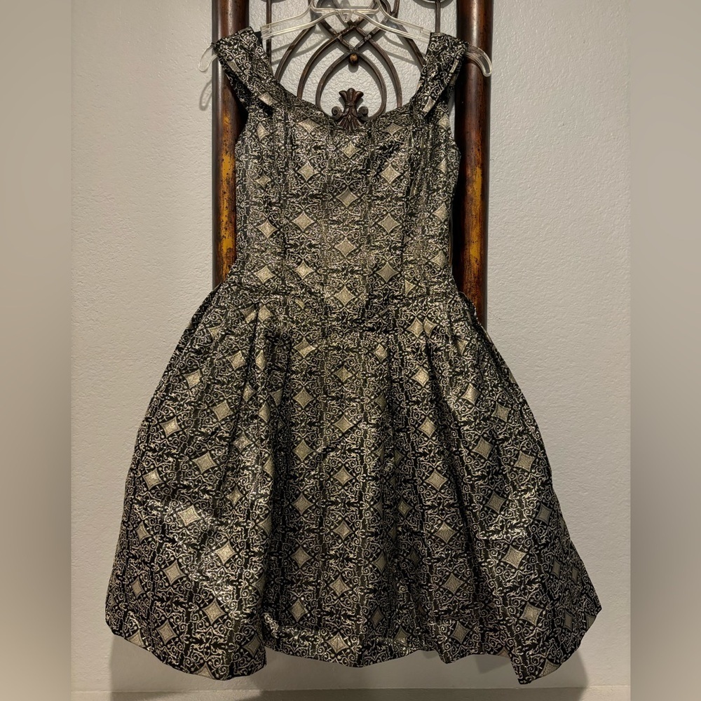 Victor Costa for Lord & Taylor black and gold full skirt cocktail dress size SM